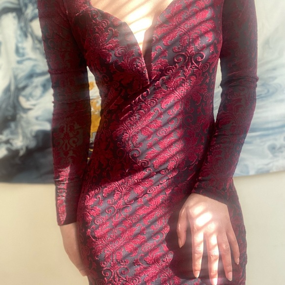 Lace Bodycon Dress - Picture 2 of 4